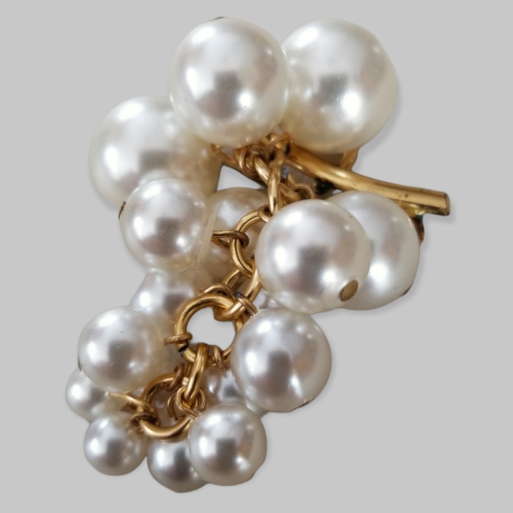 Vintage 1950s Mid Century Faux Pearl Cluster Gold Tone Metal Brooch Pin - Picture 10 of 10